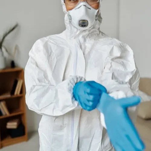  Gloves & Protective Suits
